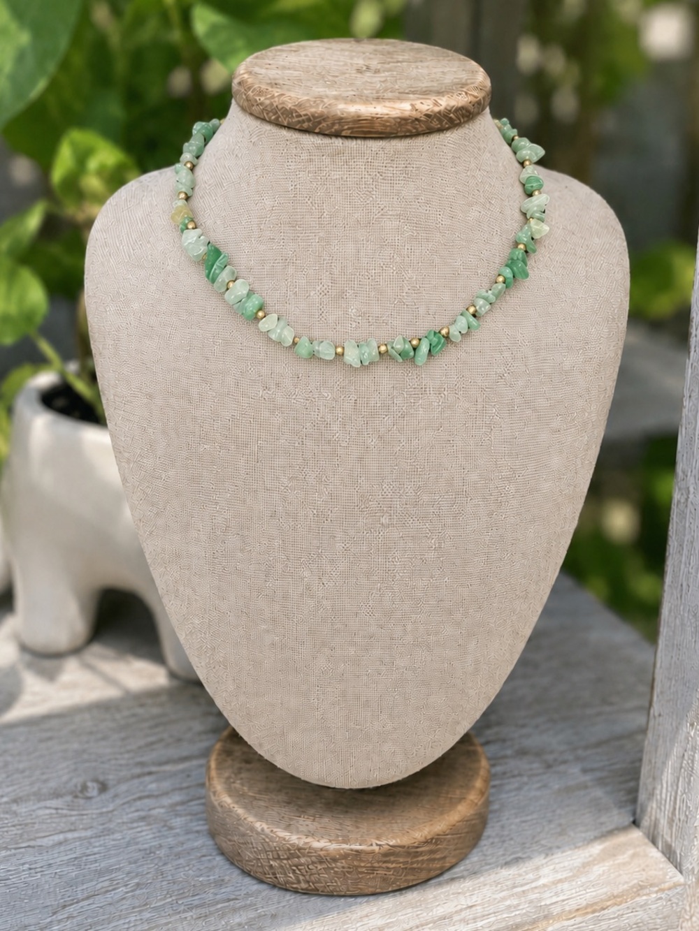 NWOT Green Aventurine Style Chip Stone Beaded Choker Necklace Gold Tone 13”